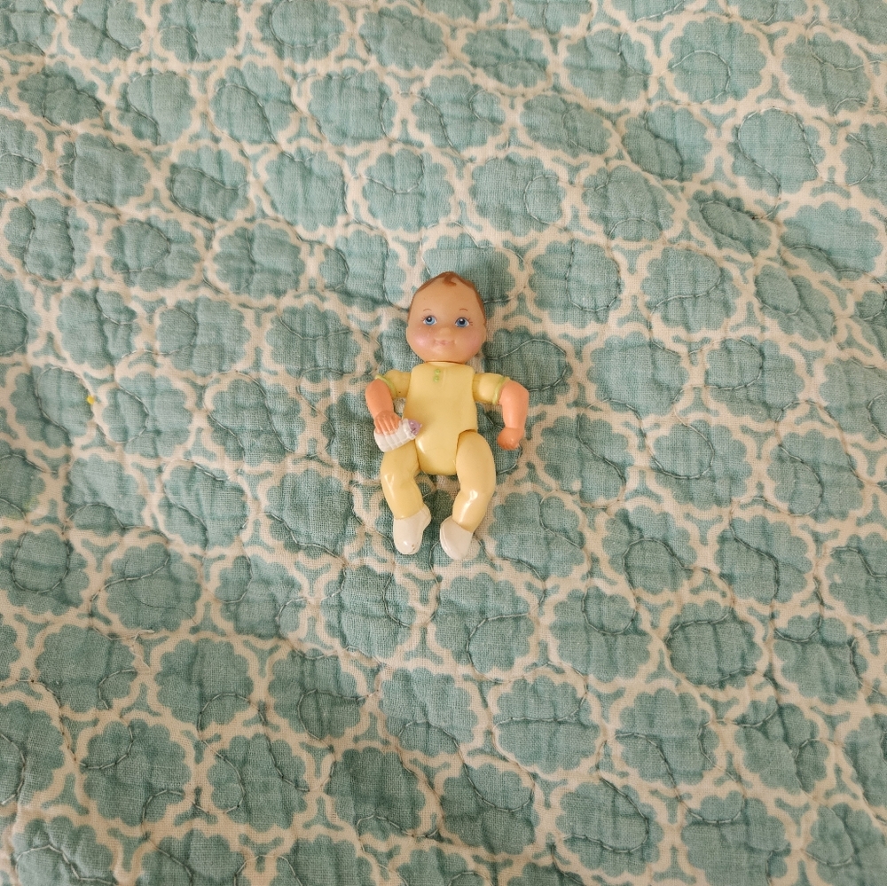 Fisher Price Loving Family Dollhouse Sweet Sounds yellow baby